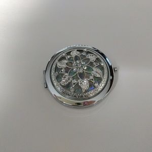 Compact size makeup mirror